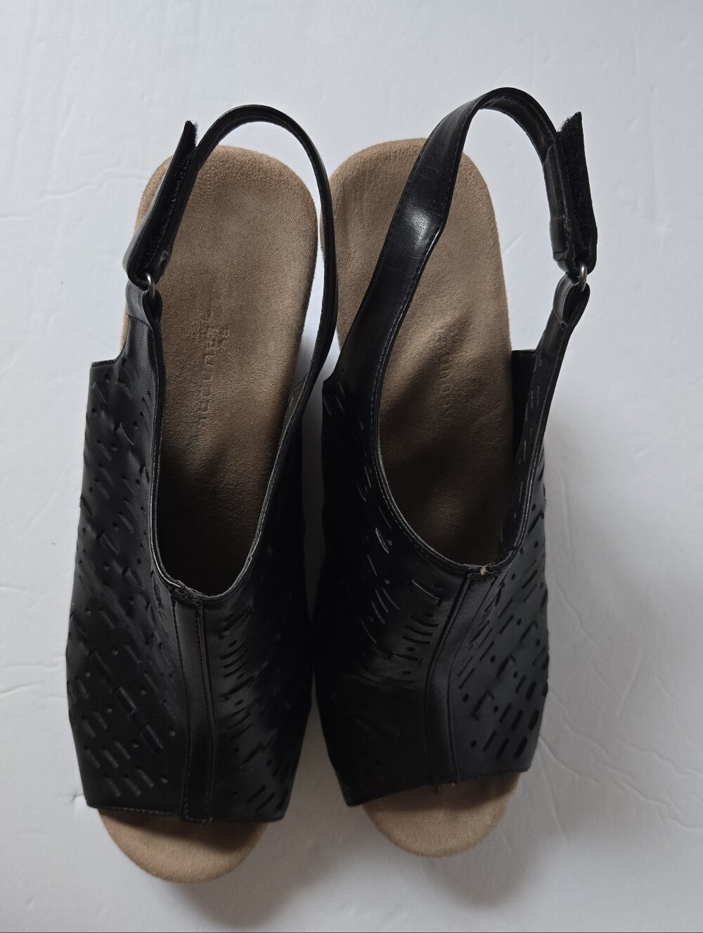 Women’s Black Cut Out Wedge Sandals Ankle strap Size 11 Chinese Laundry - Picture 8 of 17